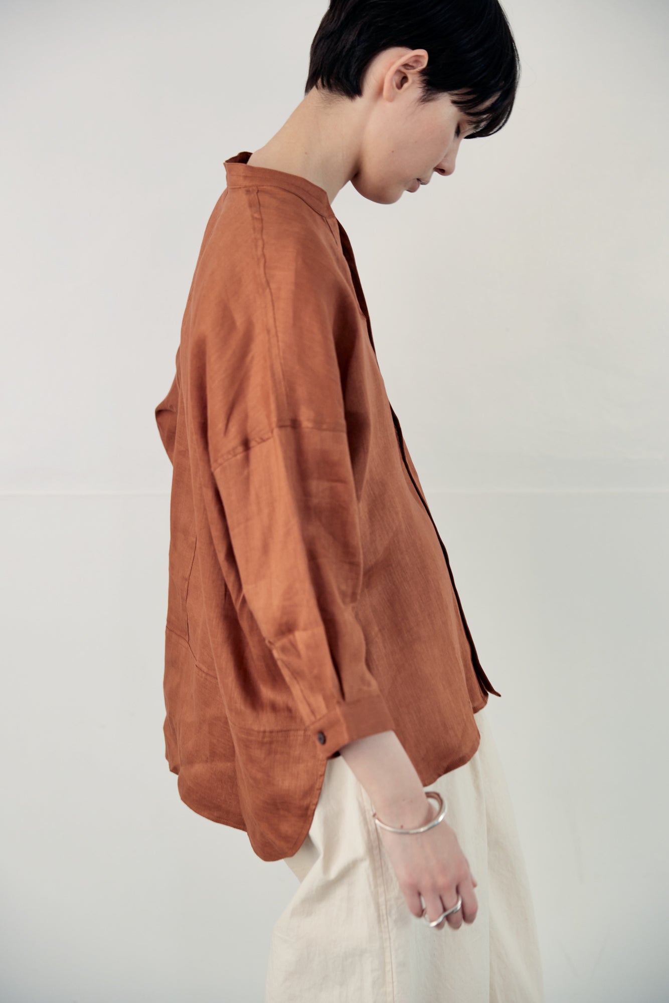 YARRA NEU リネンスキッパーネック7分袖シャツ NU-5523-435