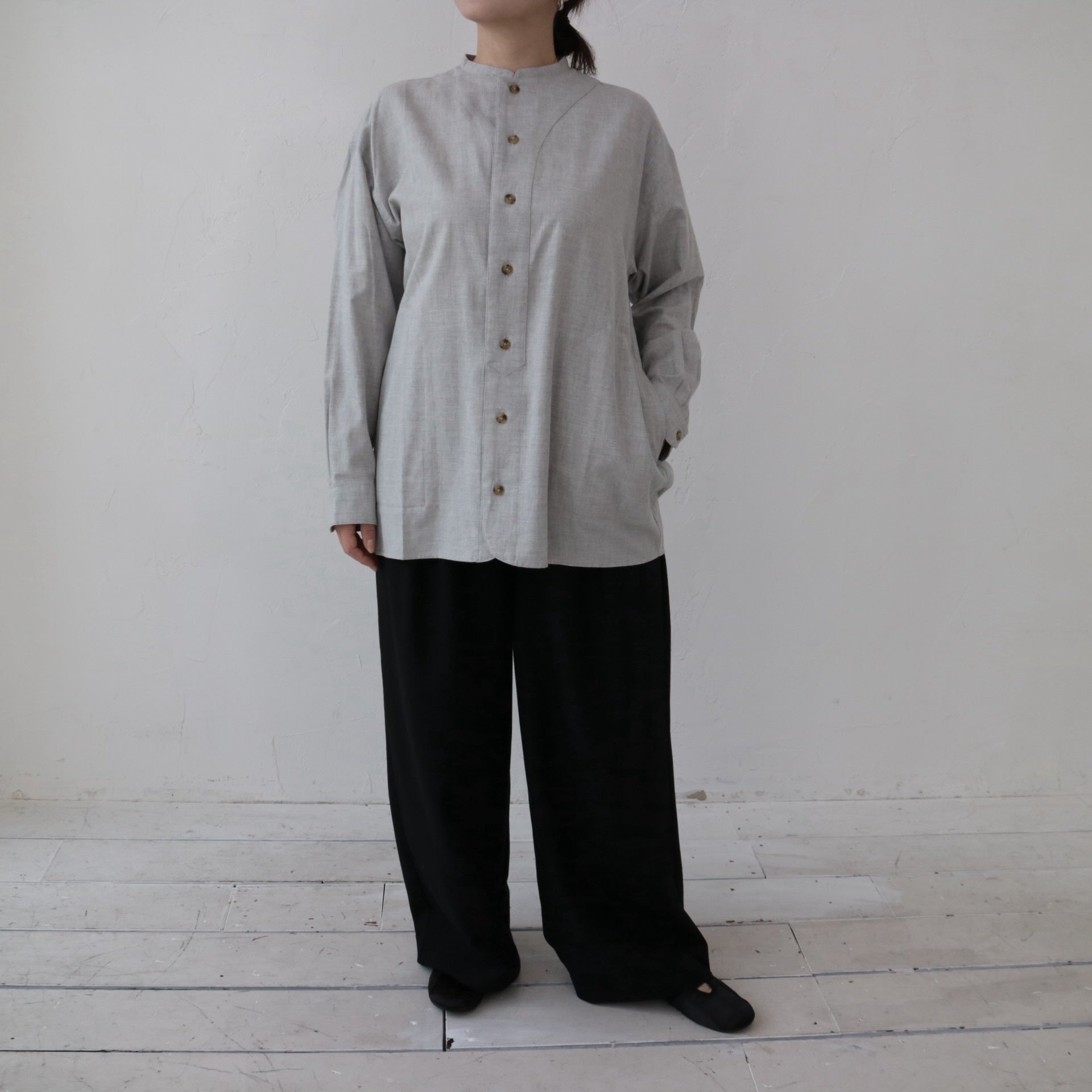 YARRA NEU ウール混ピンストライプワイドパンツ NU-5455-432