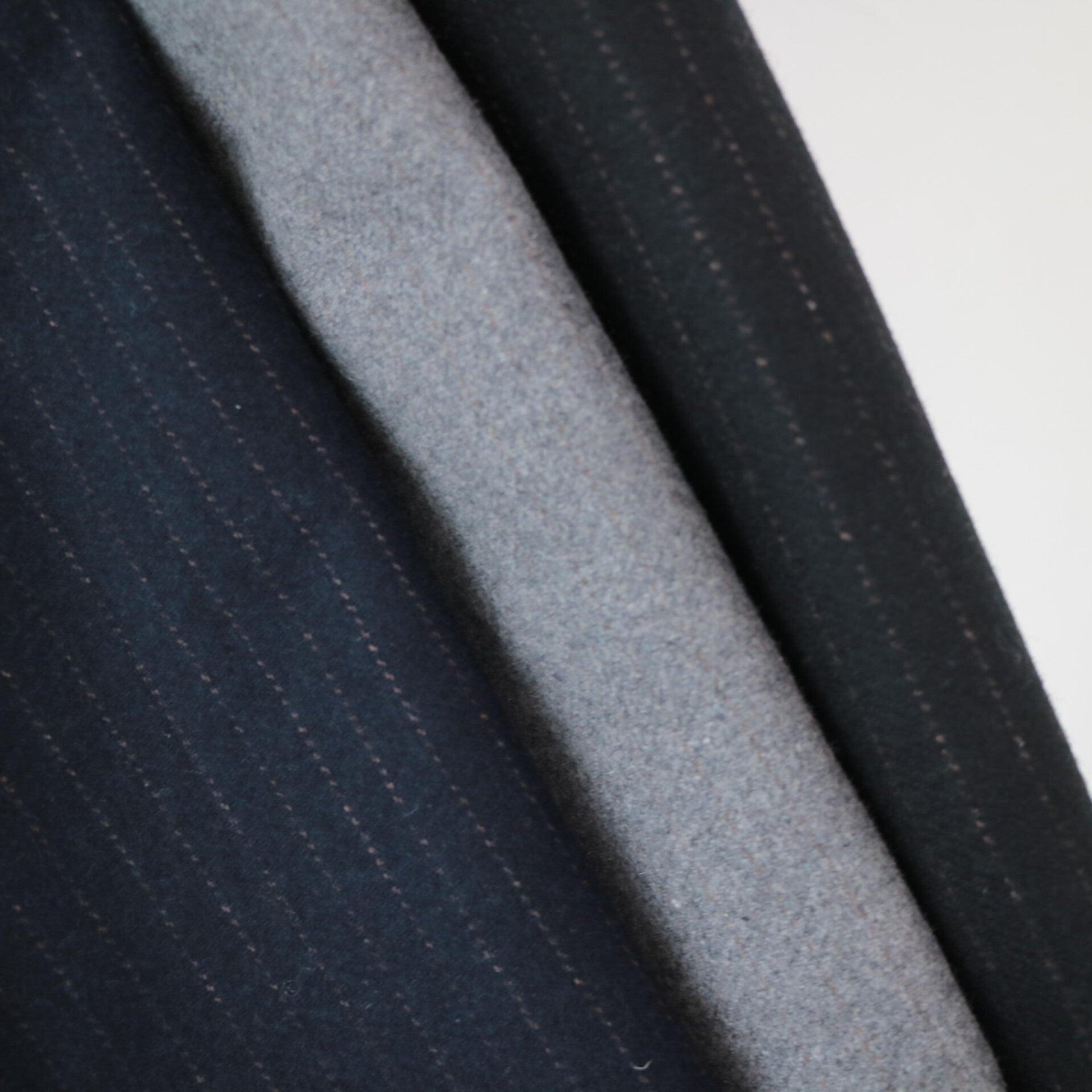 YARRA NEU ウール混ピンストライプワイドパンツ NU-5455-432