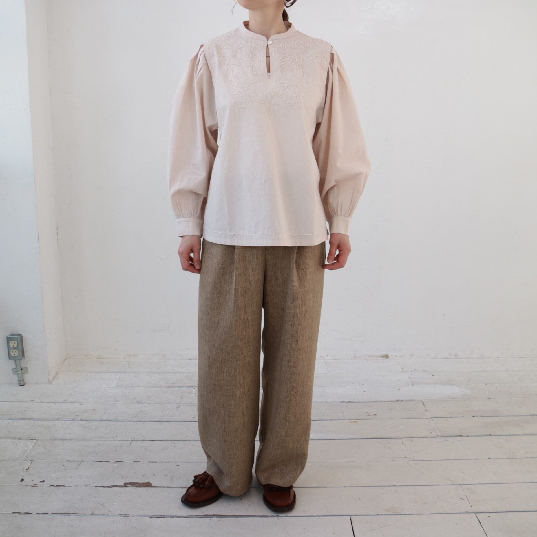 doux bleu コード刺繍ショルダータックブラウス DB-2443-006