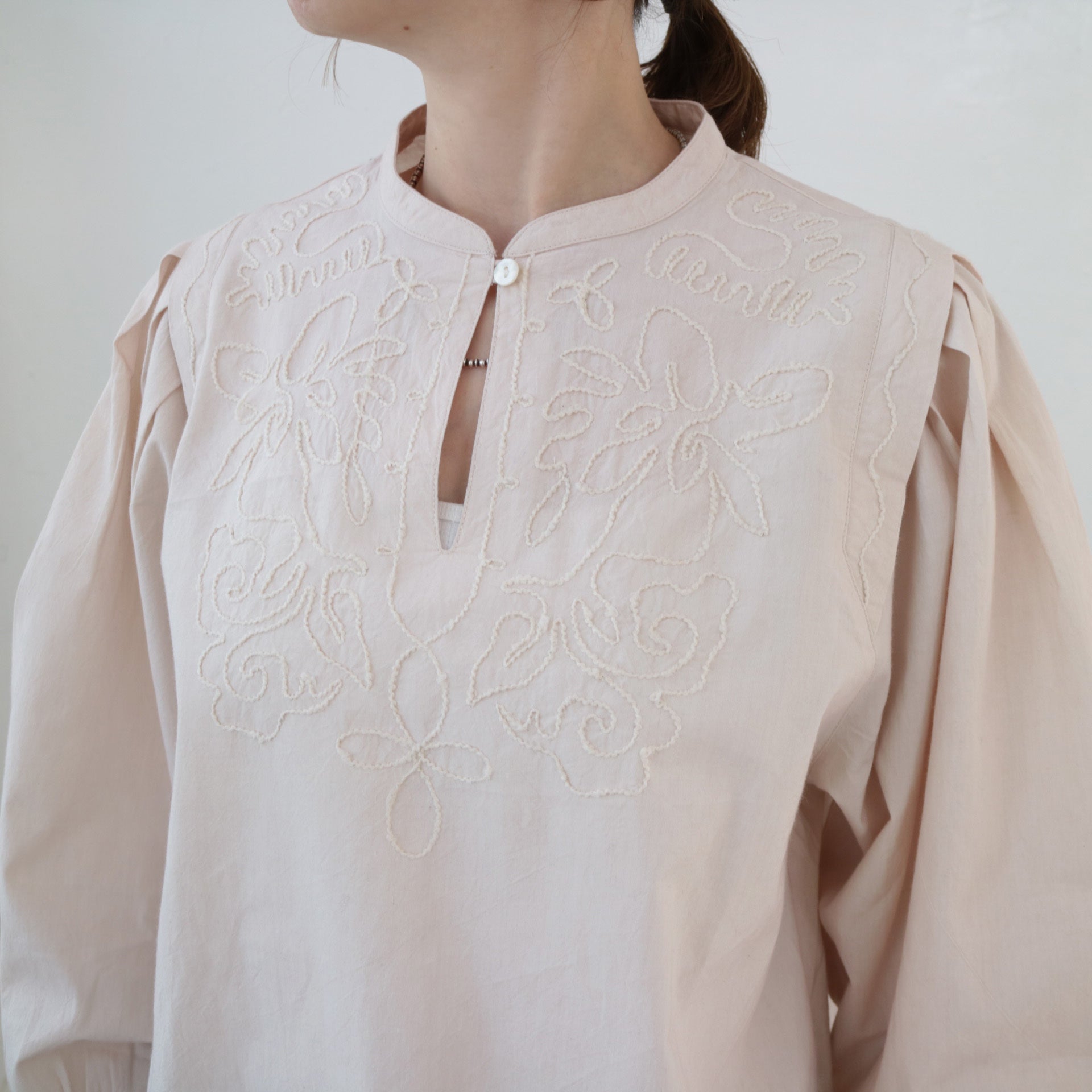 doux bleu コード刺繍ショルダータックブラウス DB-2443-006