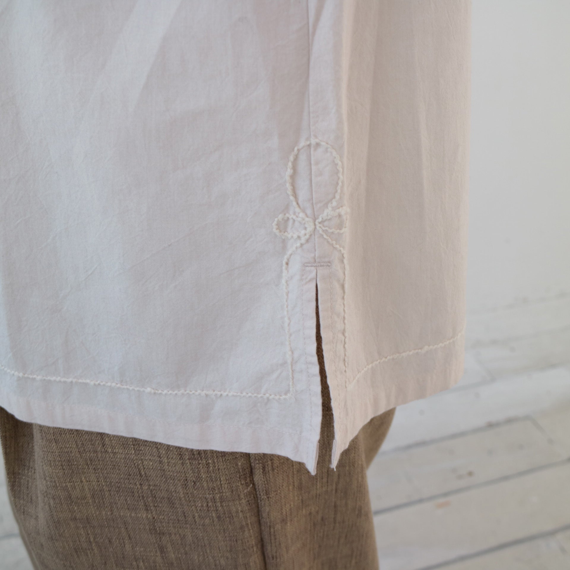 doux bleu コード刺繍ショルダータックブラウス DB-2443-006