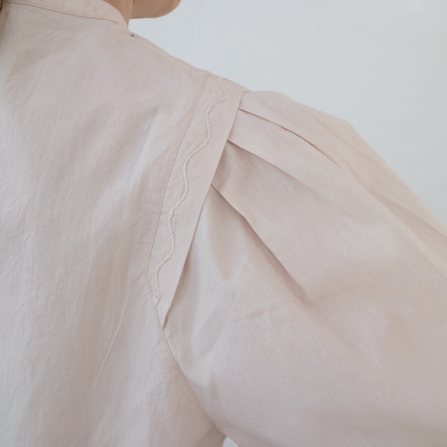 doux bleu コード刺繍ショルダータックブラウス DB-2443-006