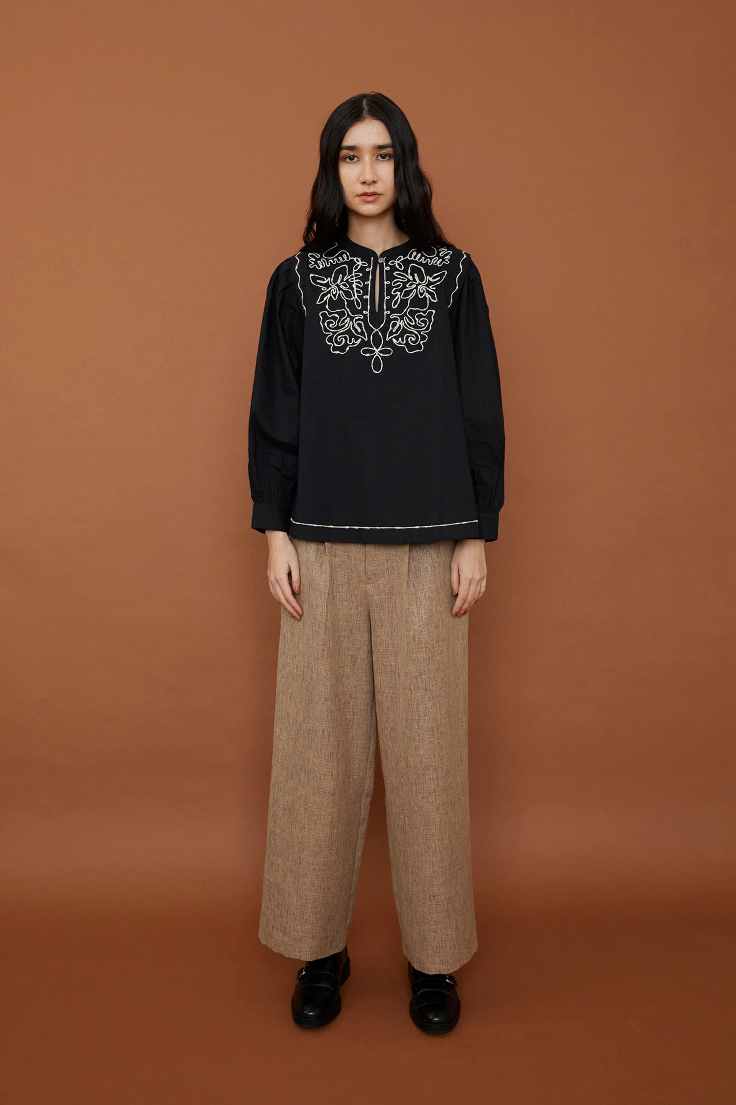 doux bleu コード刺繍ショルダータックブラウス DB-2443-006