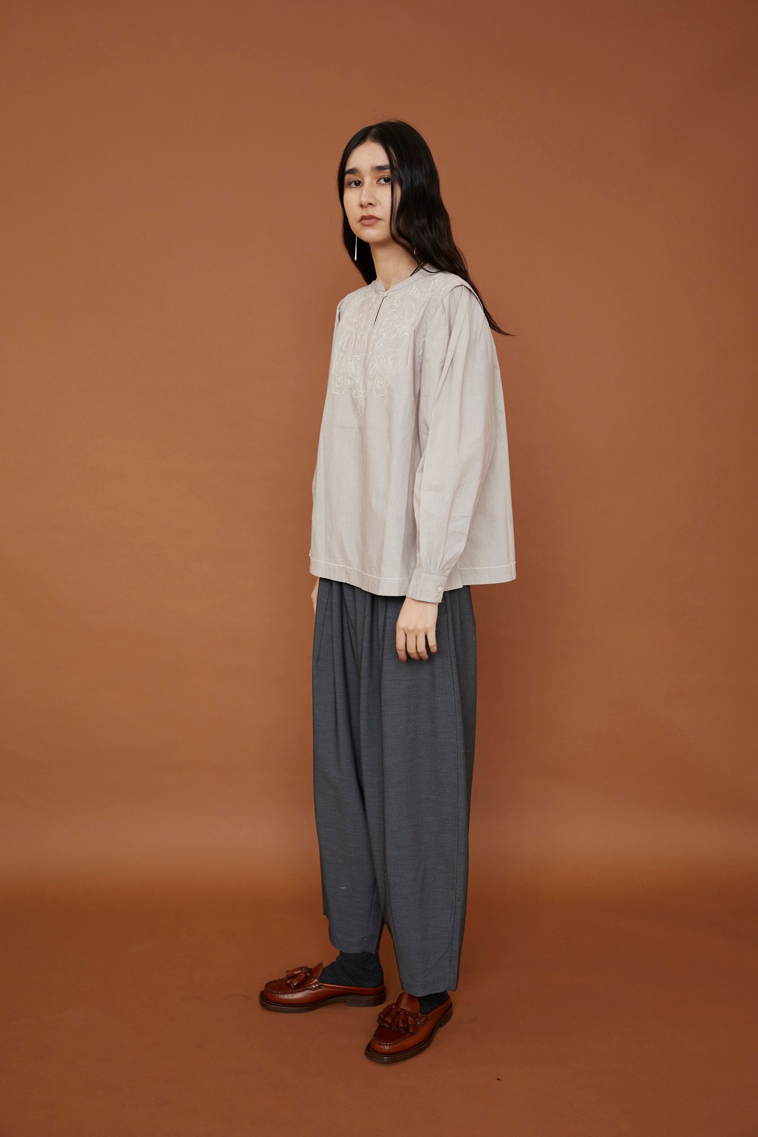 doux bleu コード刺繍ショルダータックブラウス DB-2443-006