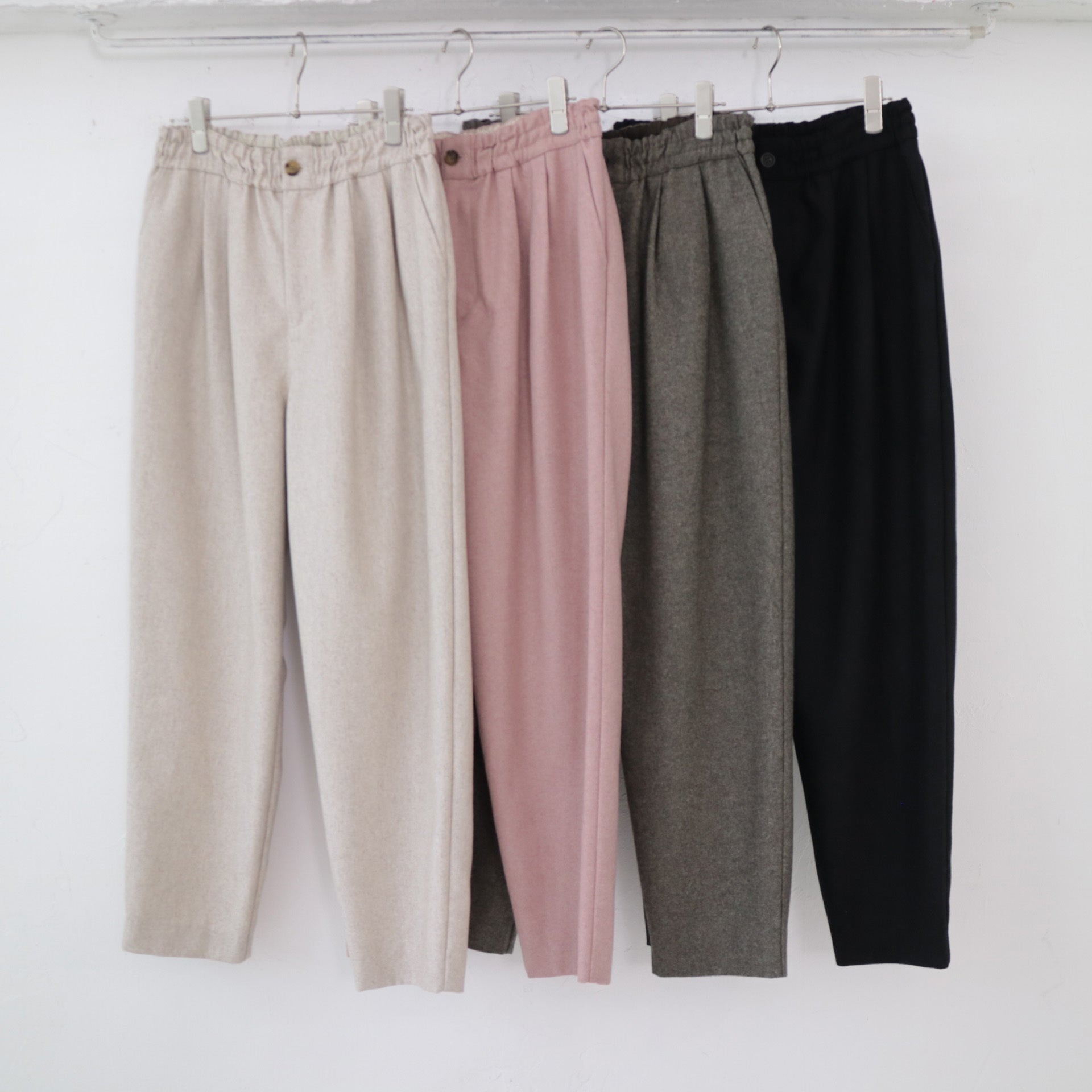 YARRA NEU ウール混テーパードパンツ NU-5455-431