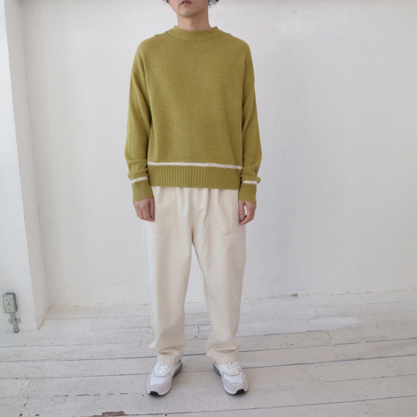 YARRA NEU カシミヤ混配色丸首ニットプルオーバー NU-5442-407