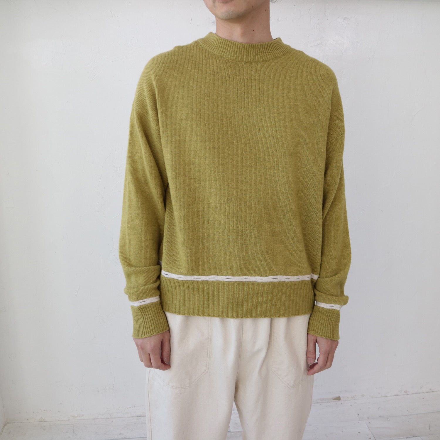 YARRA NEU カシミヤ混配色丸首ニットプルオーバー NU-5442-407