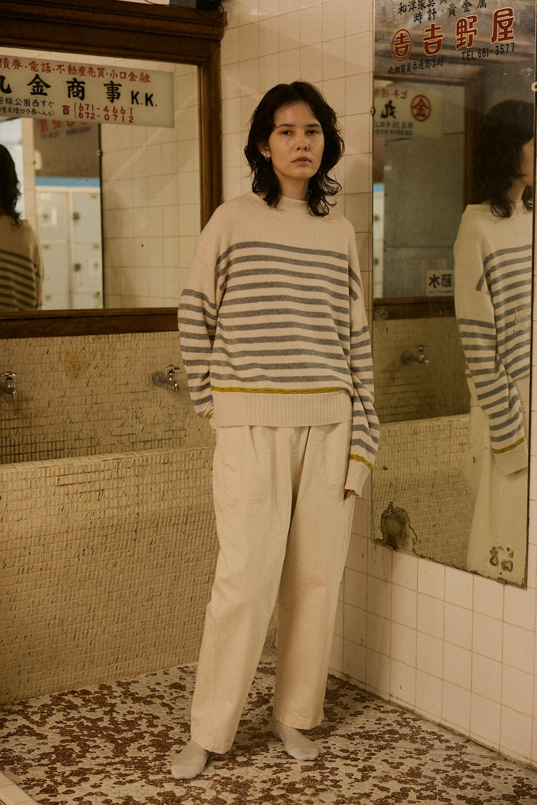 YARRA NEU カシミヤ混配色丸首ニットプルオーバー NU-5442-407