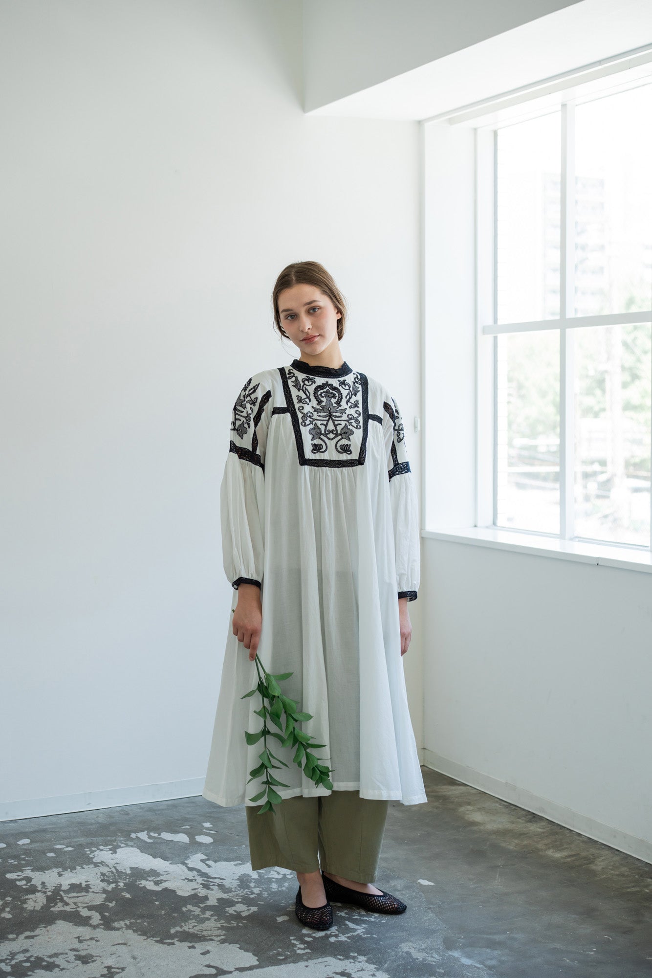 YARRA INDIAハイカウント刺繍ワンピース YR-1614-241