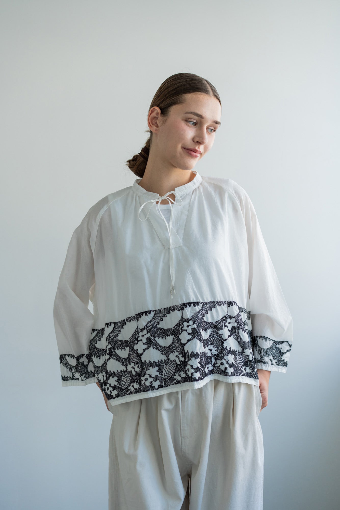 YARRA INDIAハイカウント刺繍ブラウス YR-1613-240