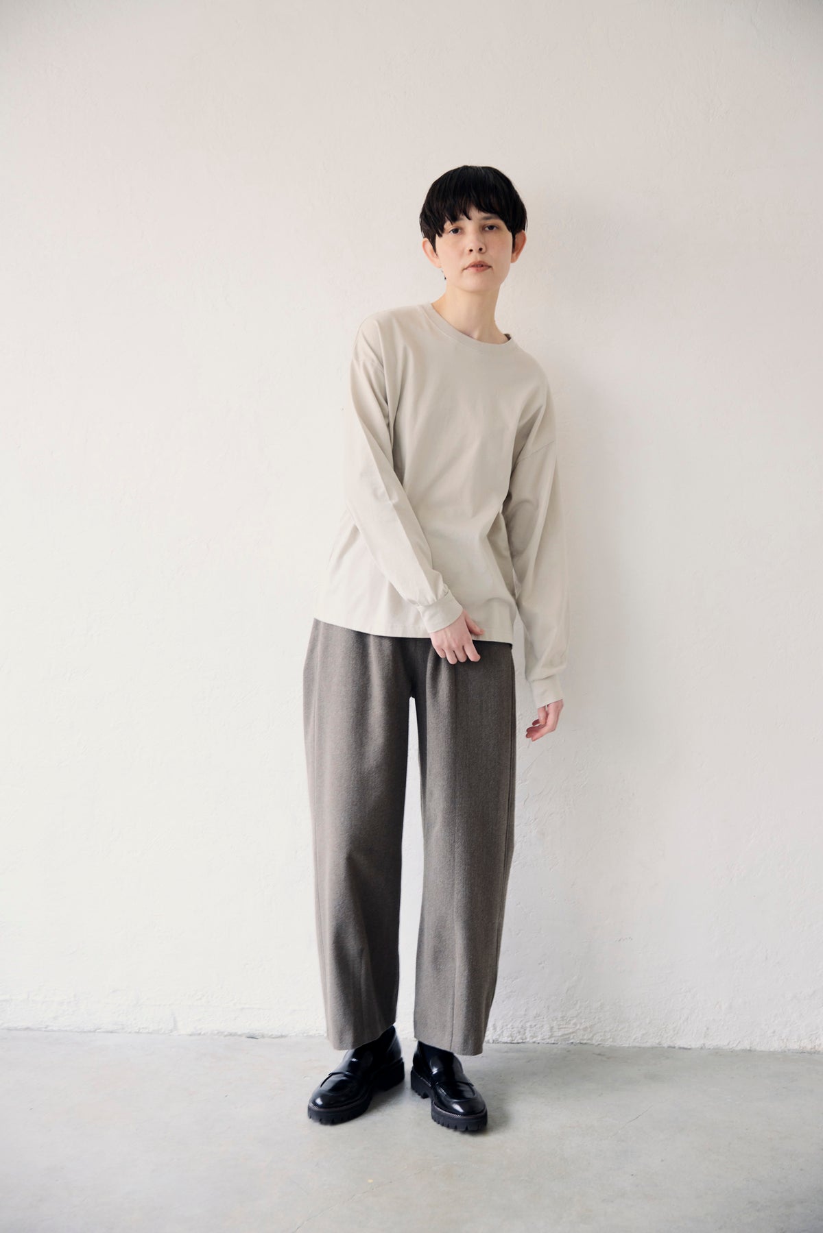 YARRA NEU 裾ダーツ微起毛パンツ NU-5655-440