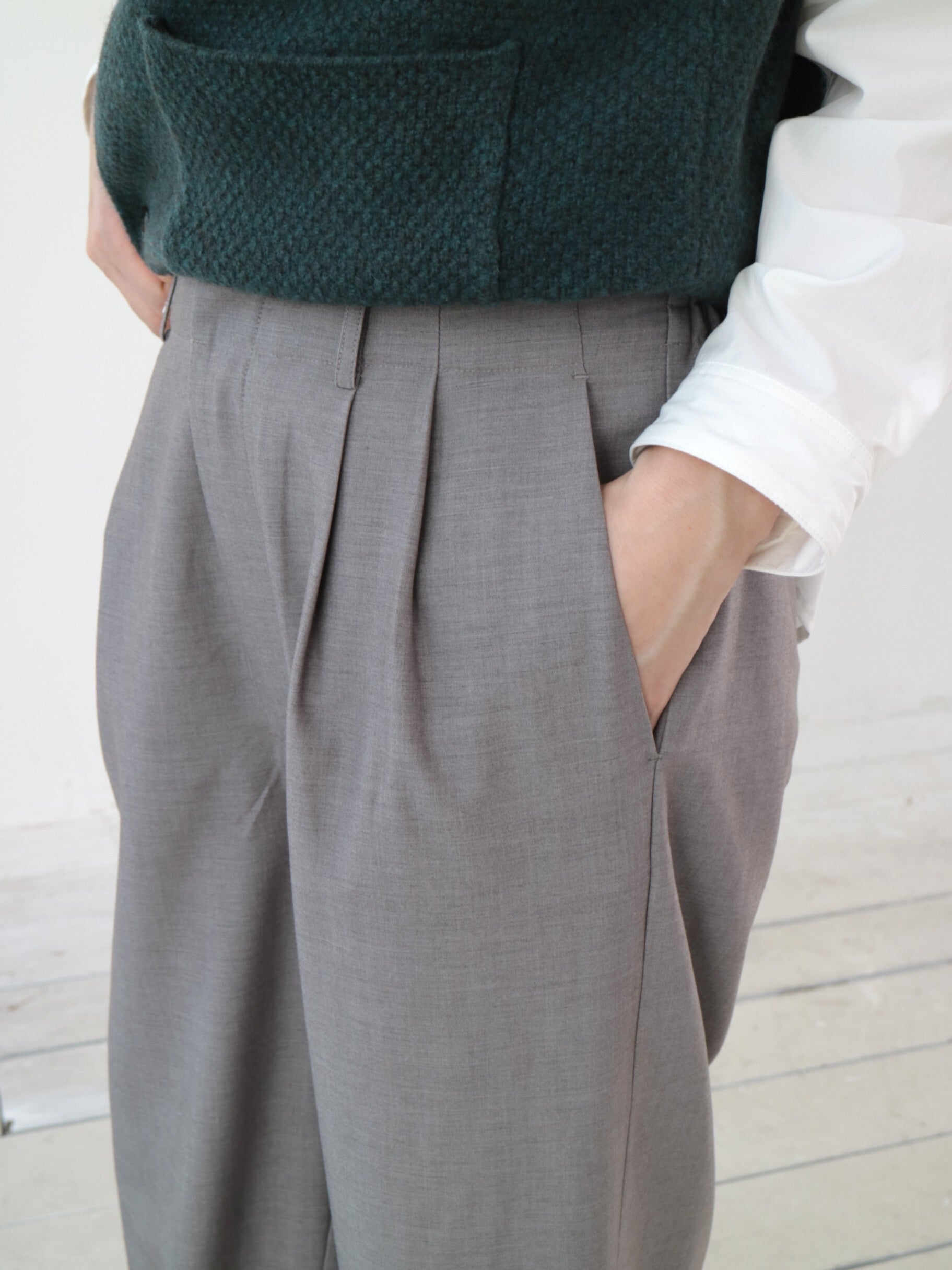 YARRA NEU ウールブレンドスラックスパンツ NU-5545-411