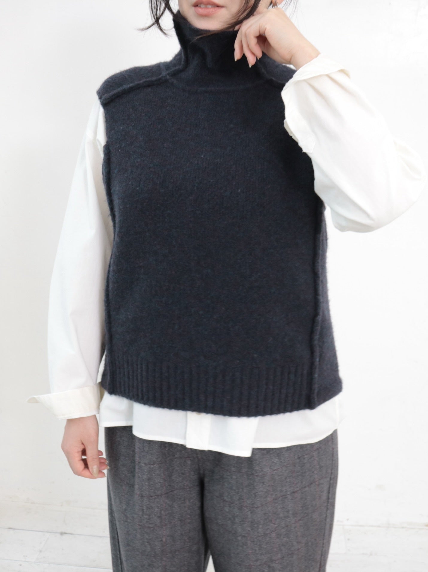 YARRA NEU ヤク混ハイネックニットベスト NU-5552-419