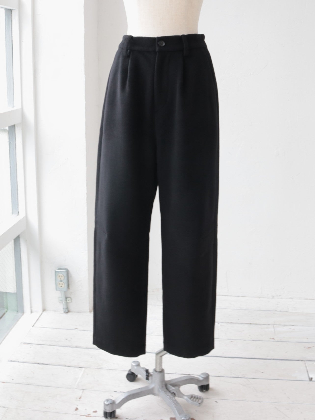 YARRA NEU カシミヤ混ウール裏付きパンツ NU-5555-429