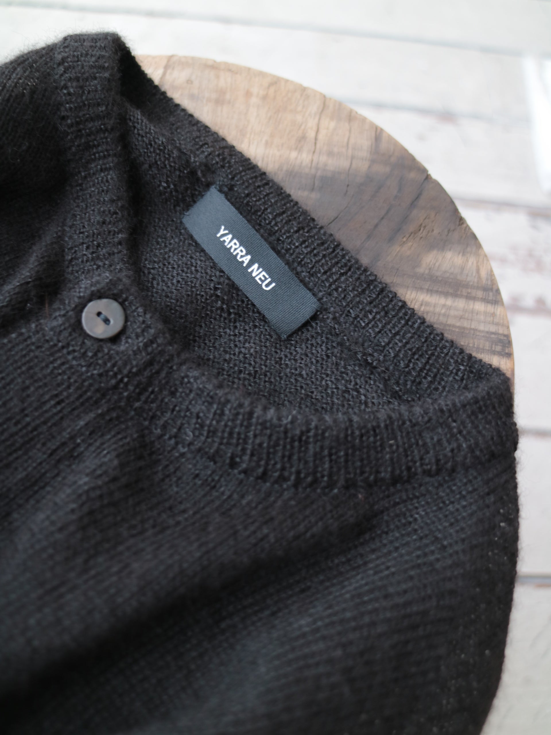 YARRA NEU ブラックアルパカニットカーディガン NU-5552-430
