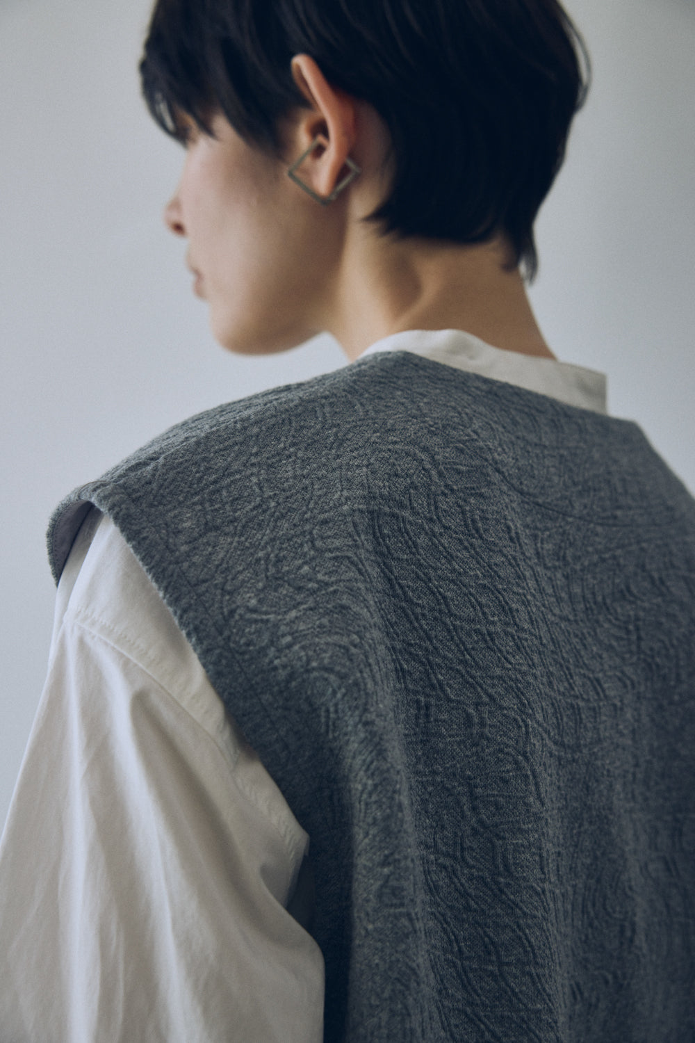 YARRA NEU カットジャガード釦開きベスト NU-5548-403