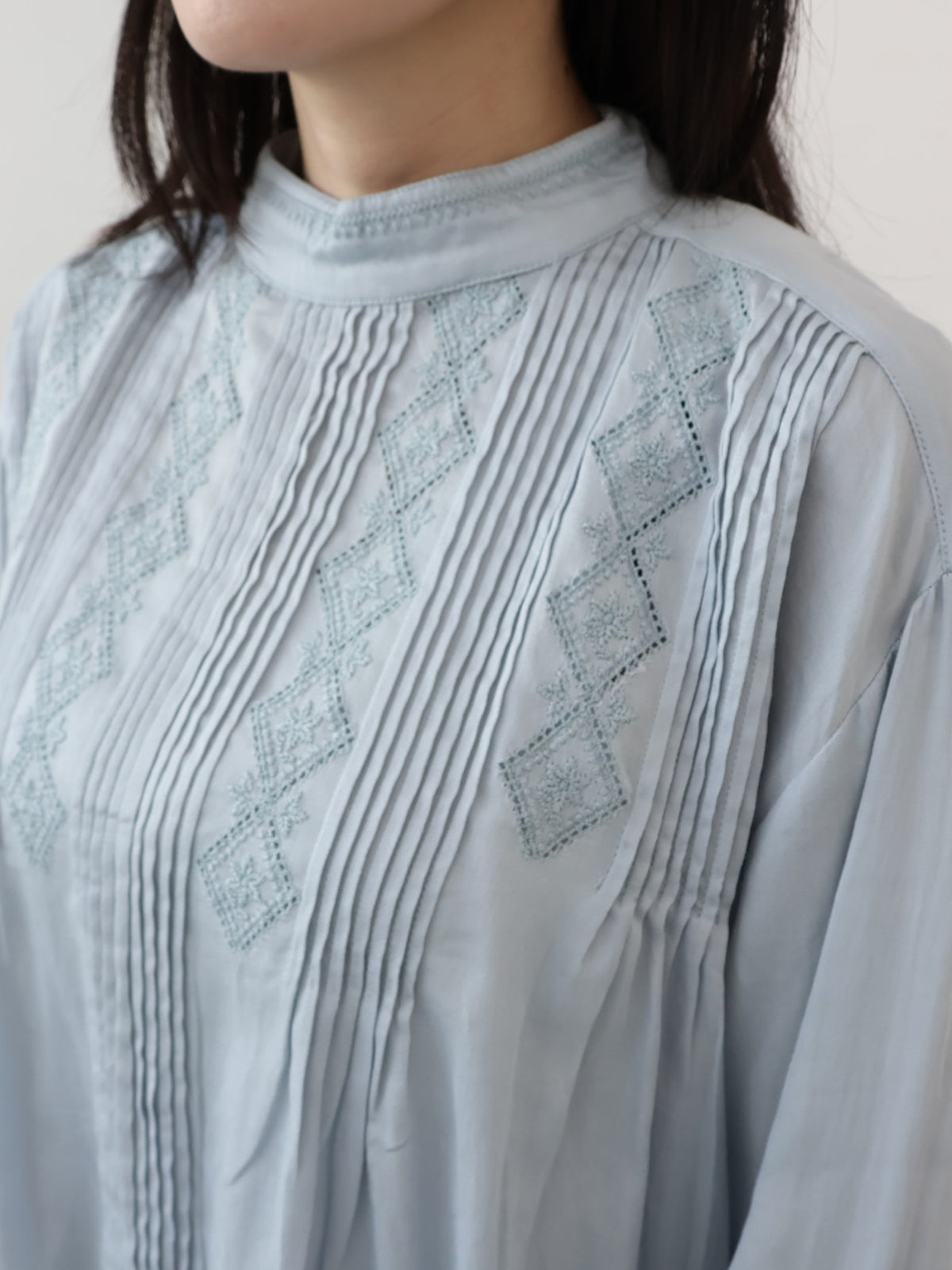 doux bleu コットンサテン 刺繍ロングシャツ DB-2653-044