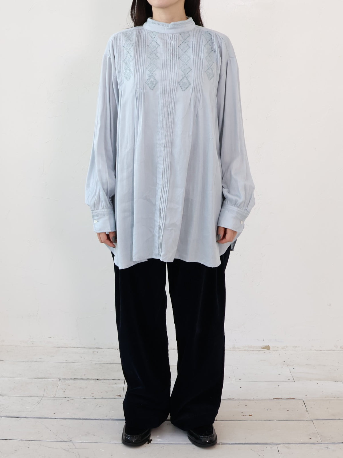 doux bleu コットンサテン 刺繍ロングシャツ DB-2653-044