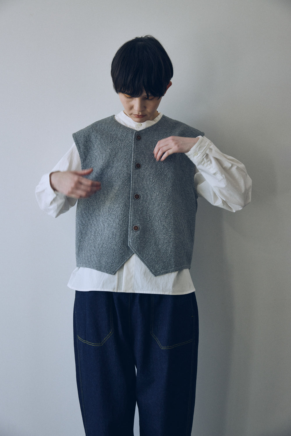 YARRA NEU カットジャガード釦開きベスト NU-5548-403