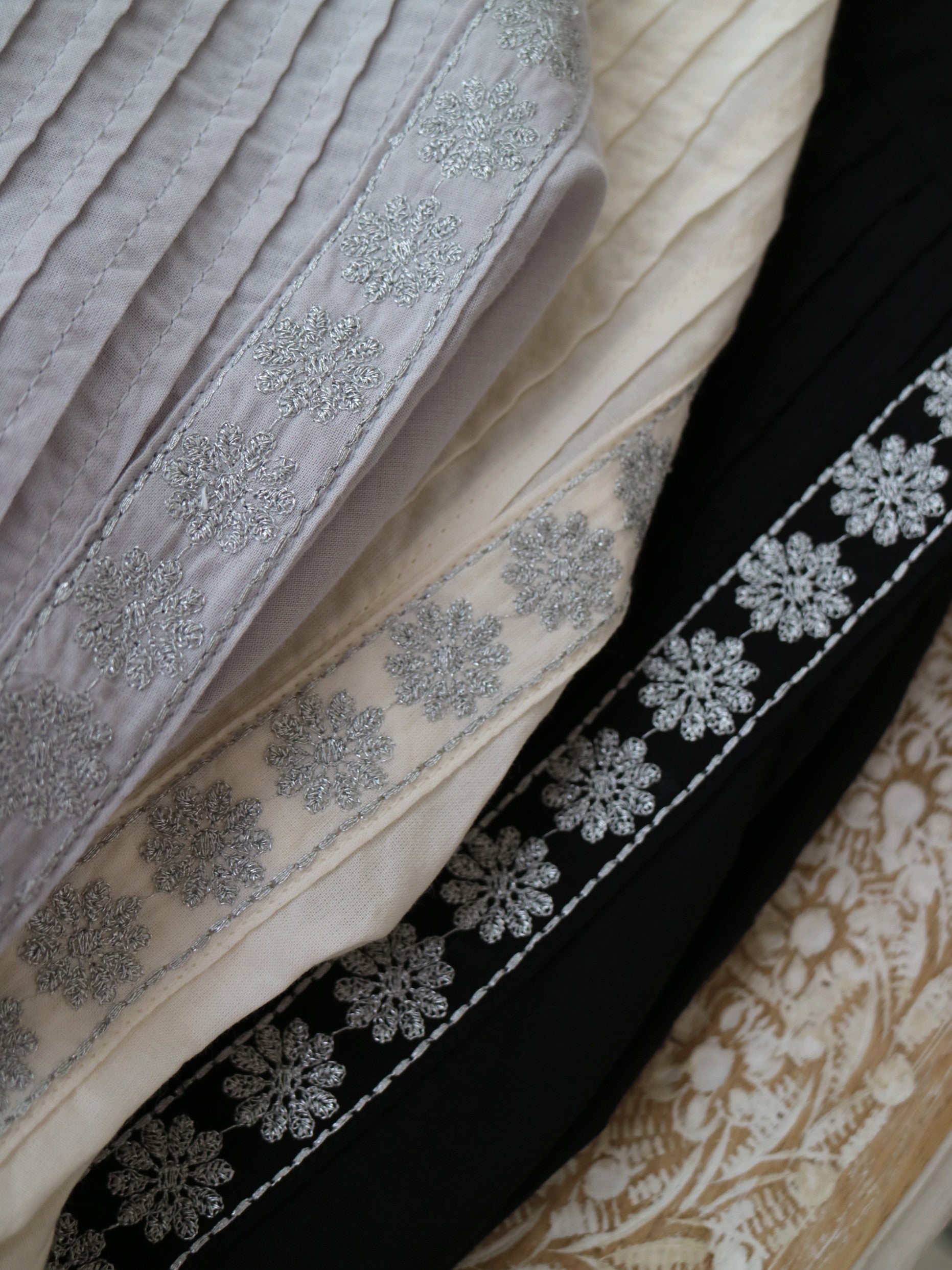 doux bleu シルバー刺繍ブラウス DB-2553-050