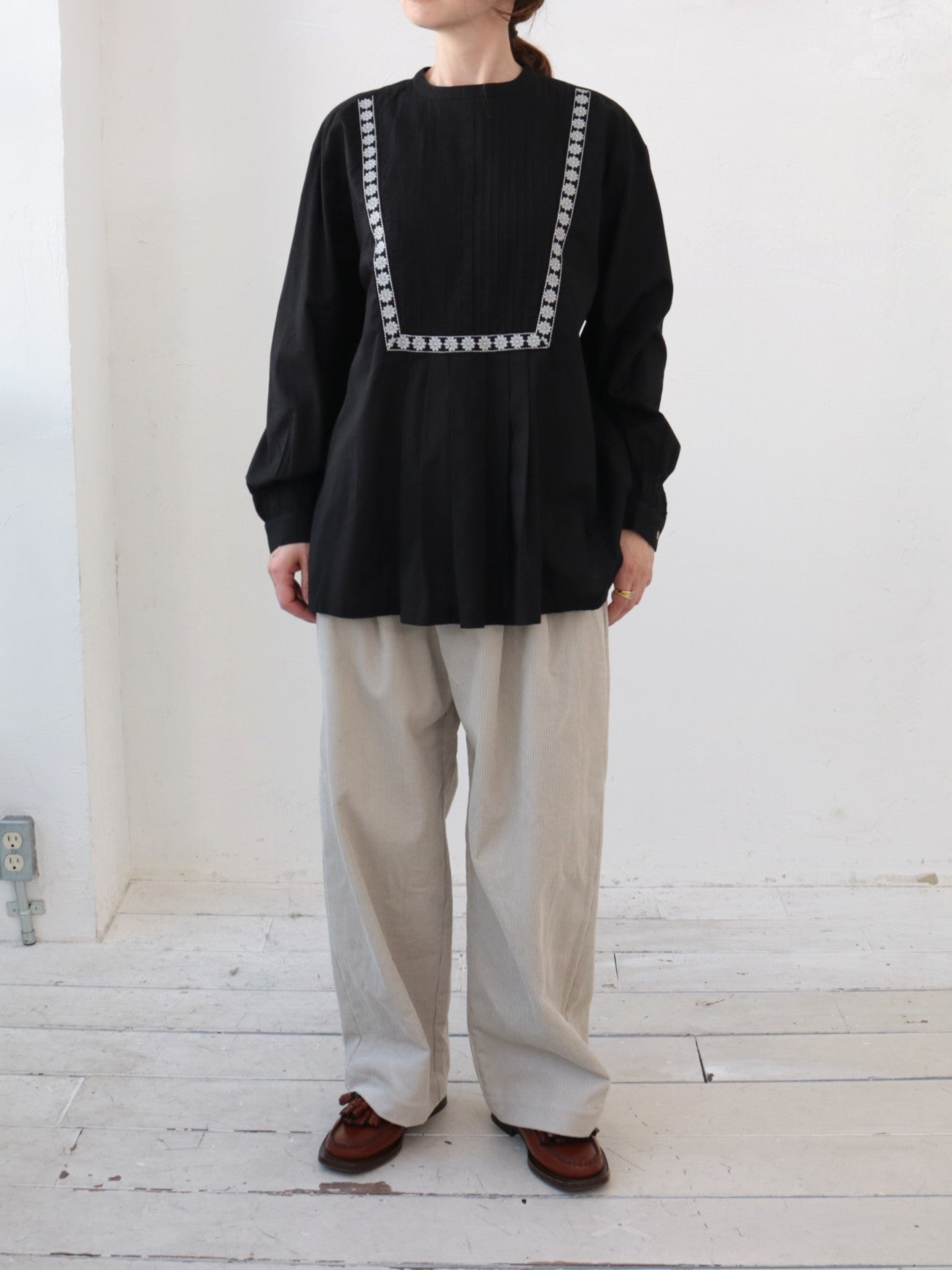 doux bleu シルバー刺繍ブラウス DB-2553-050