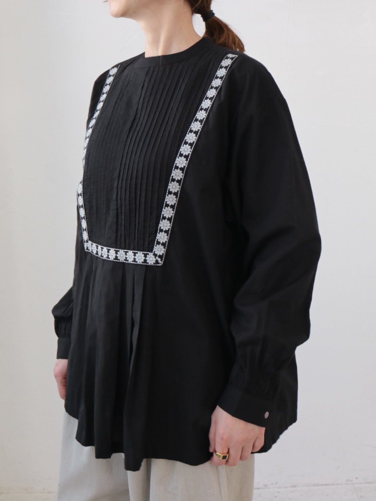 doux bleu シルバー刺繍ブラウス DB-2553-050