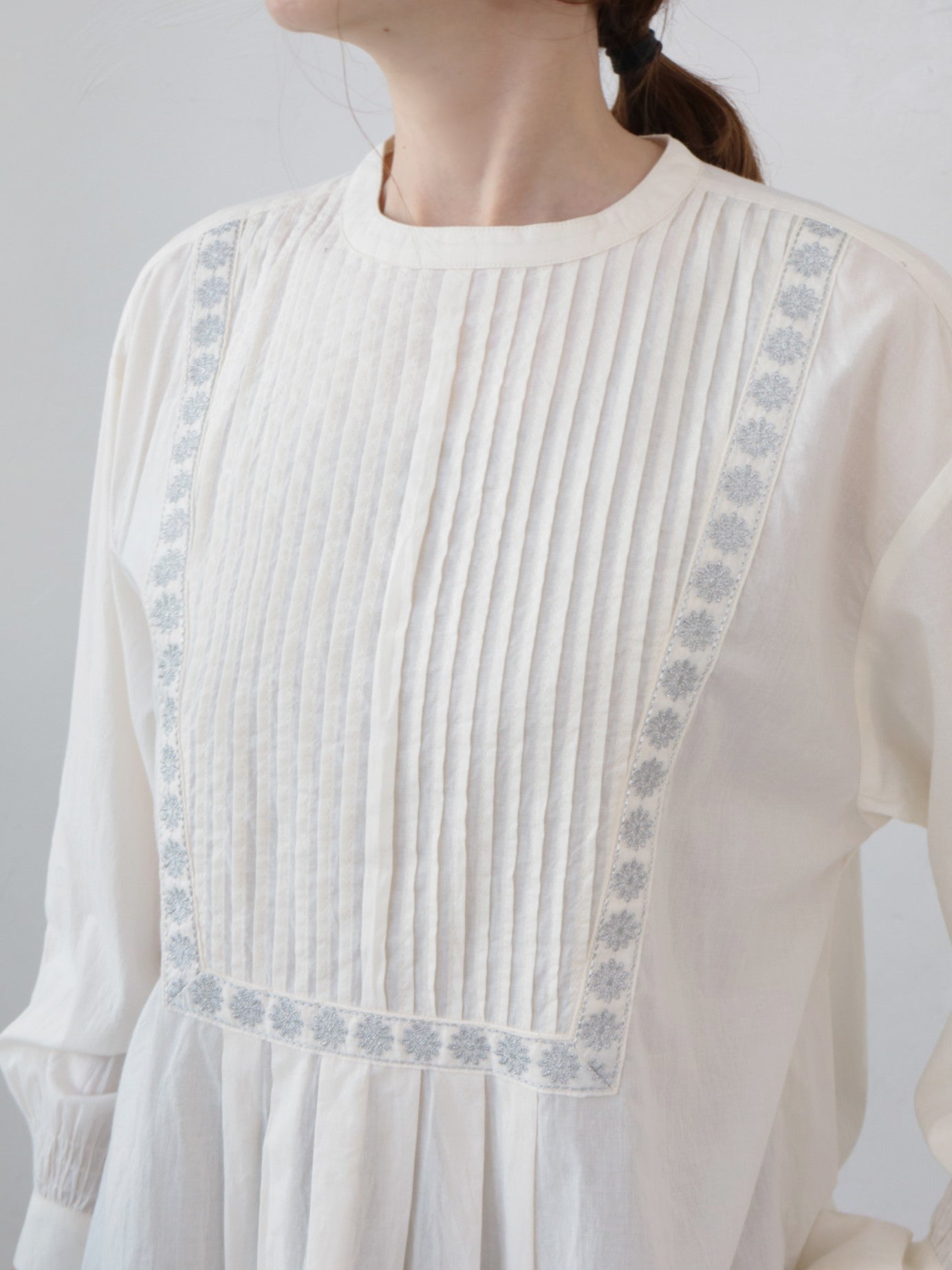 doux bleu シルバー刺繍ブラウス DB-2553-050