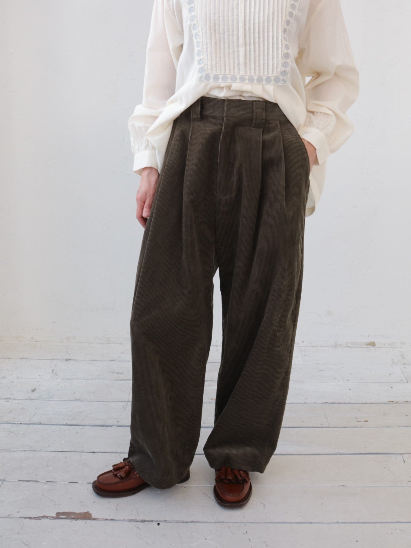 doux bleu コーデュロイ タックパンツ DB-2555-048