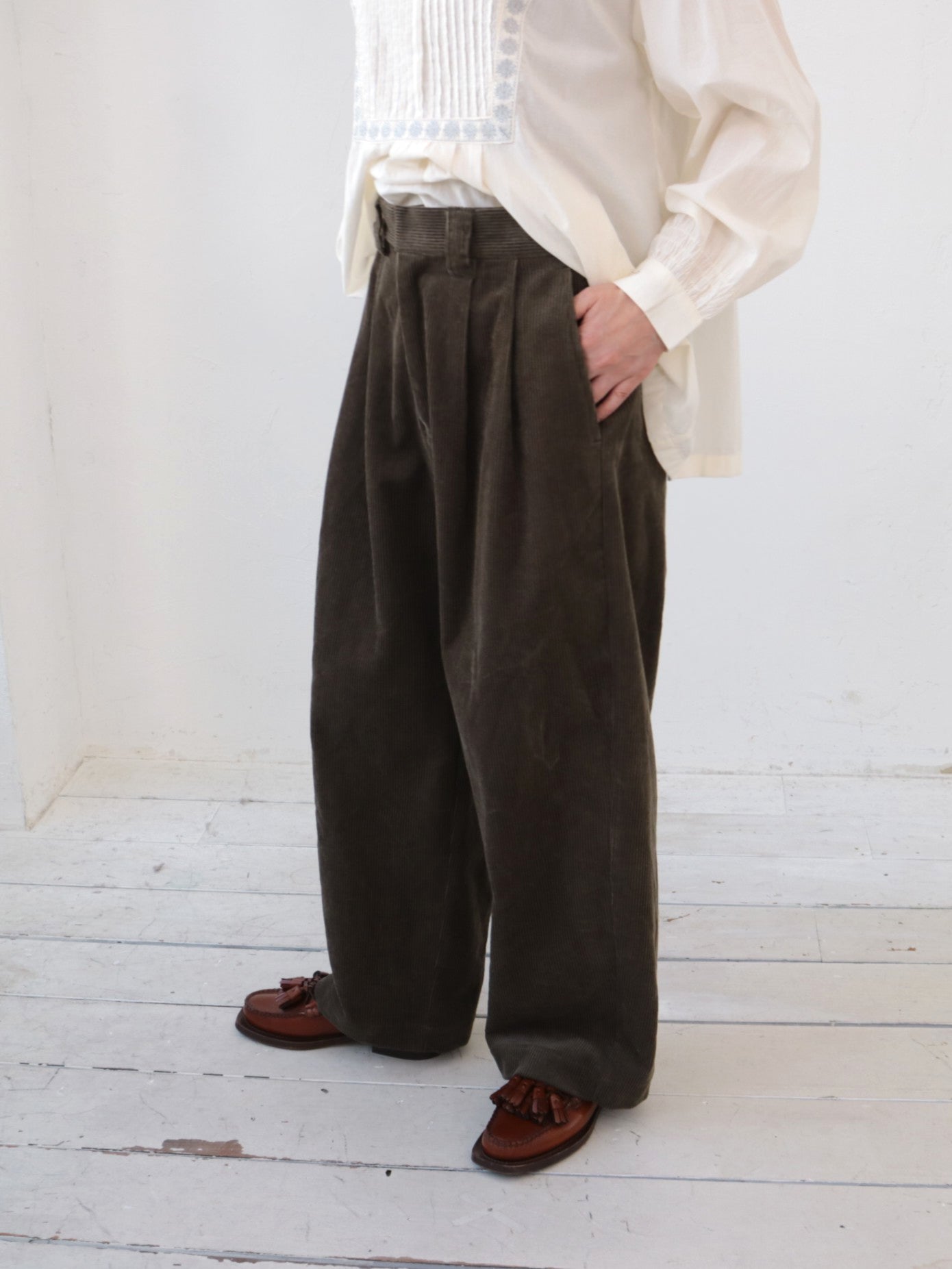 doux bleu コーデュロイ タックパンツ DB-2555-048