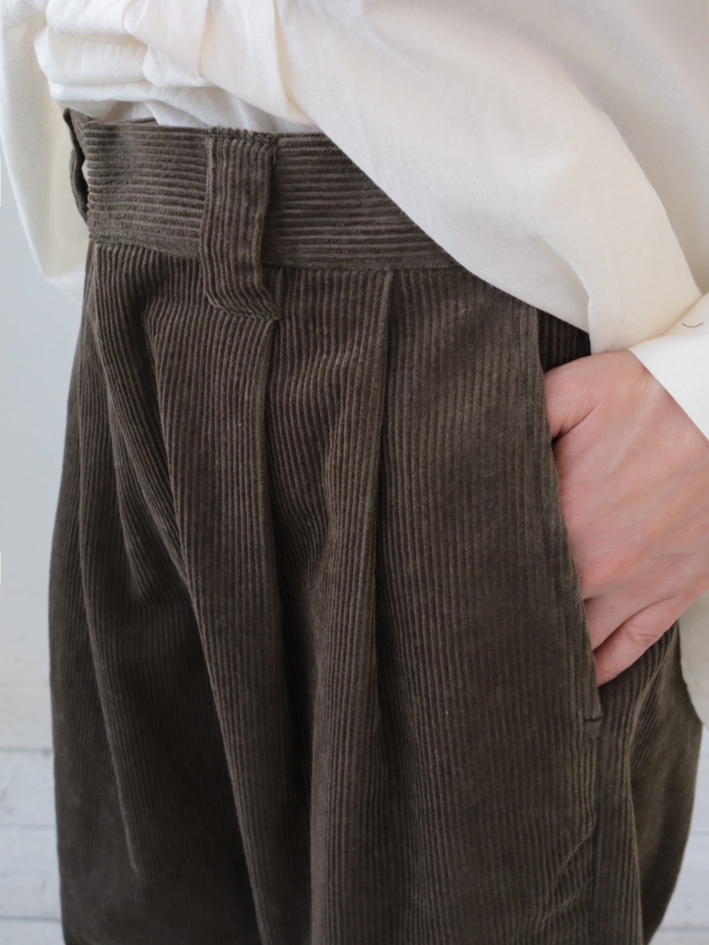 doux bleu コーデュロイ タックパンツ DB-2555-048