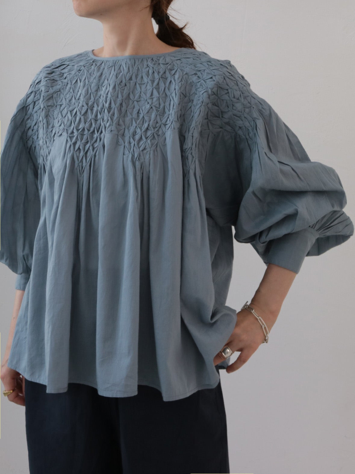 doux bleu ハンドスモッキング刺繍ブラウス DB-2543-003