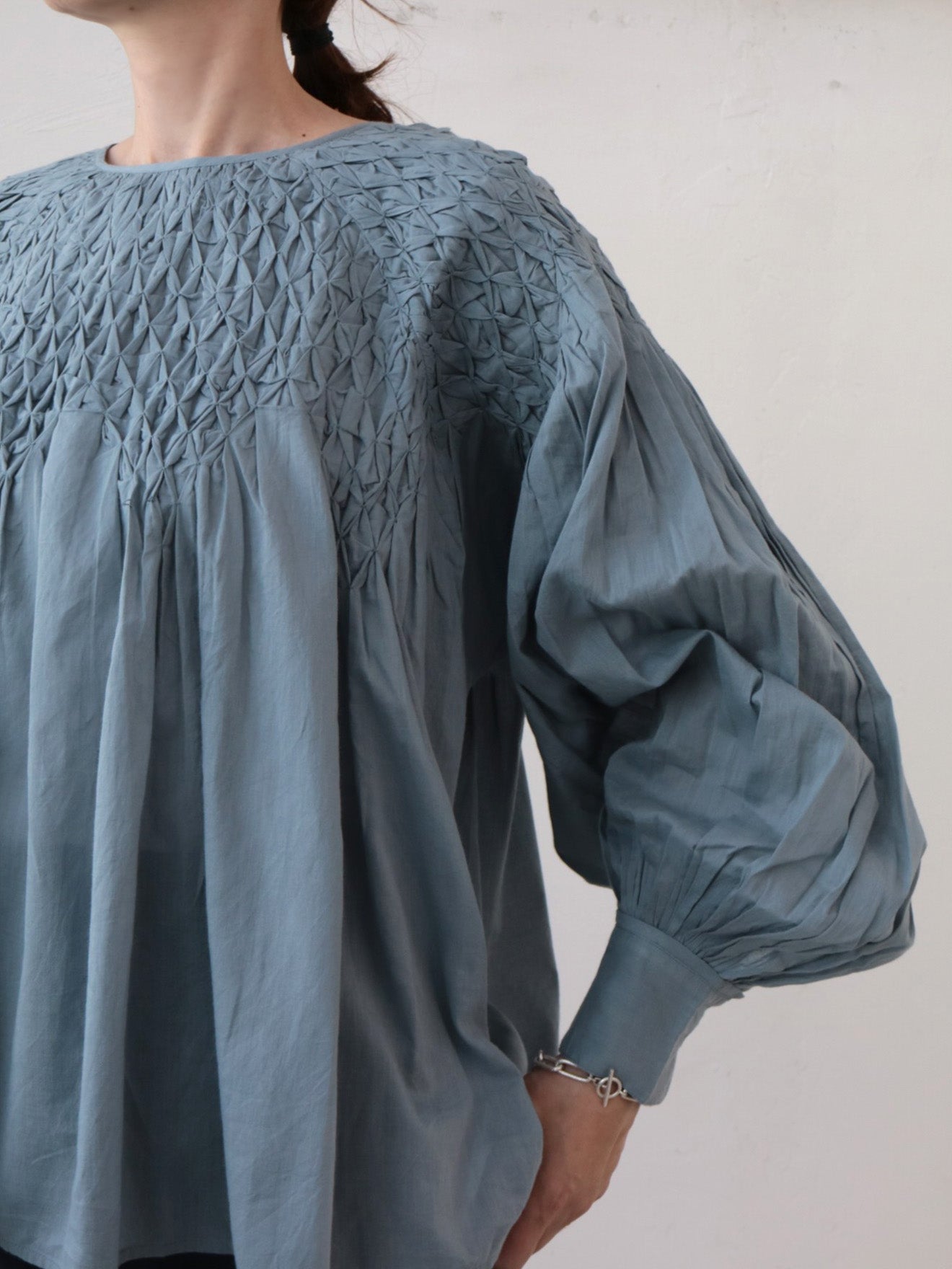 doux bleu ハンドスモッキング刺繍ブラウス DB-2543-003