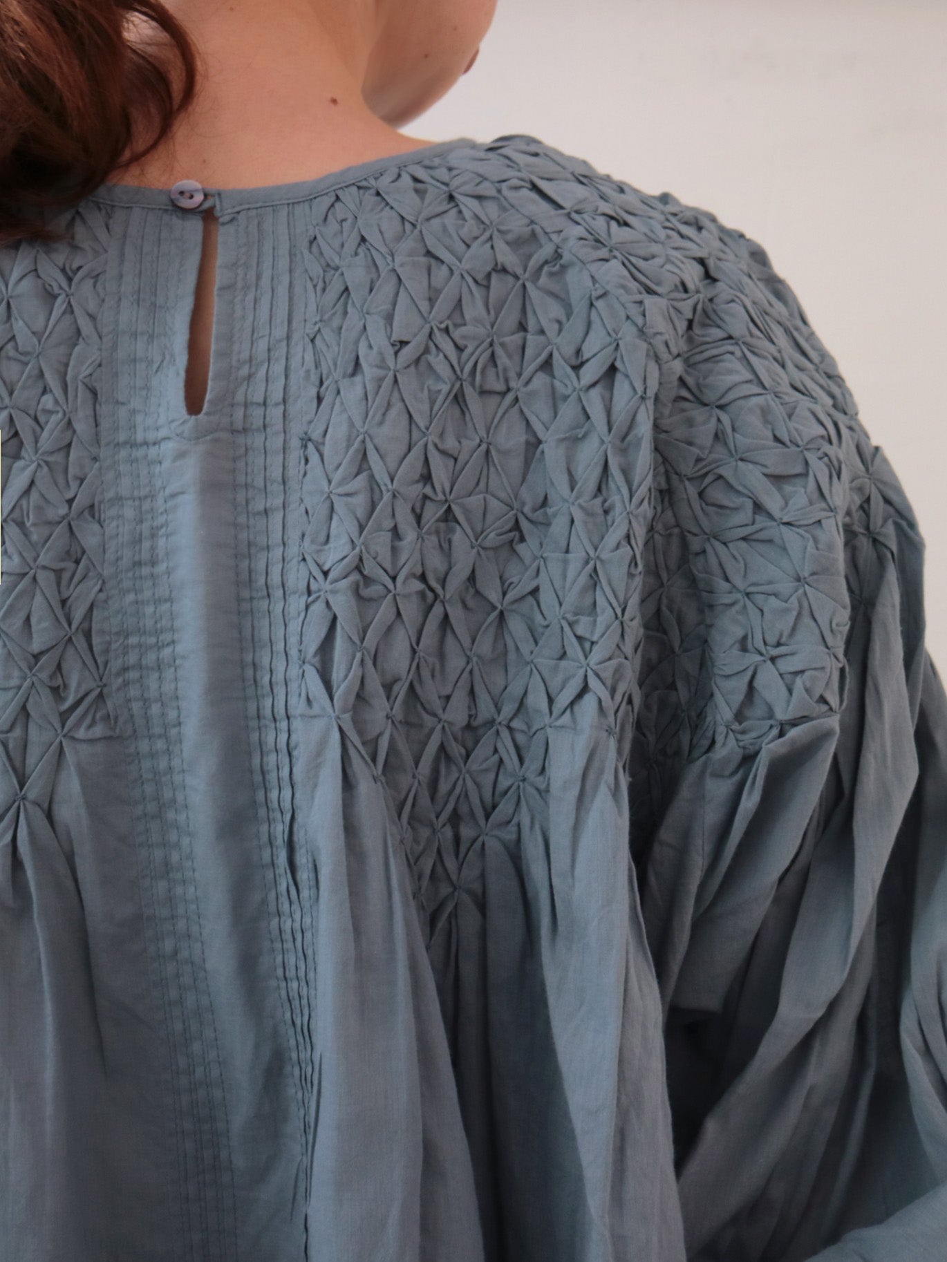 doux bleu ハンドスモッキング刺繍ブラウス DB-2543-003