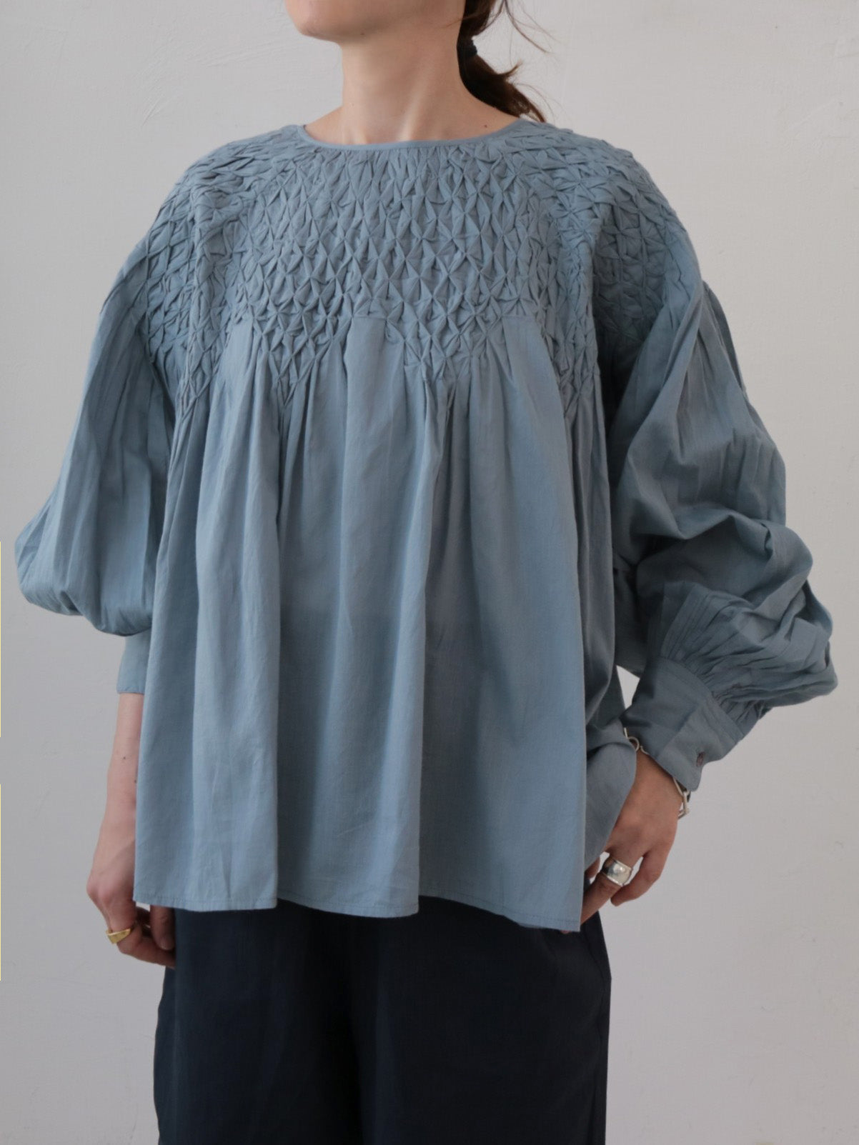 doux bleu ハンドスモッキング刺繍ブラウス DB-2543-003