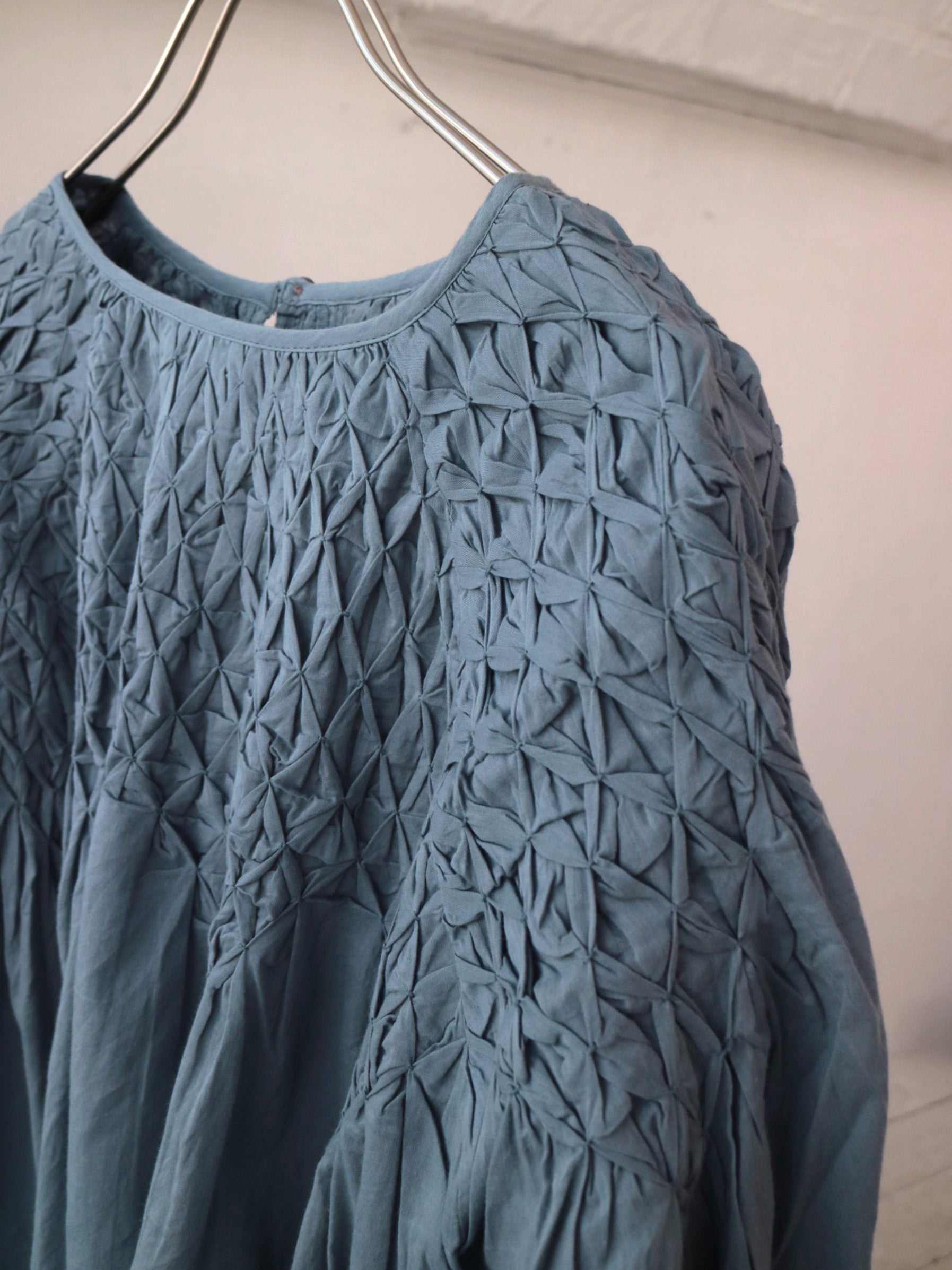 doux bleu ハンドスモッキング刺繍ブラウス DB-2543-003