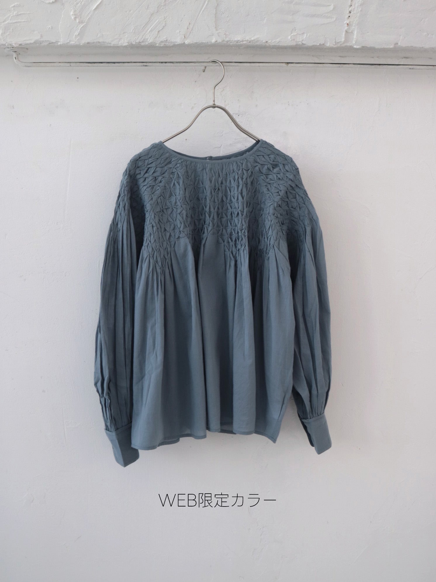 doux bleu ハンドスモッキング刺繍ブラウス DB-2543-003