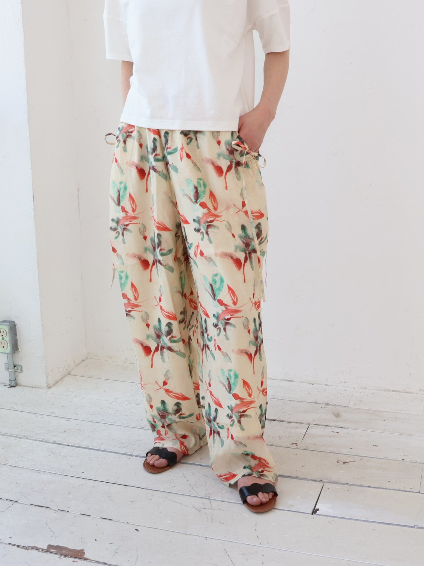 doux bleu フラワーインドプリントパンツ DB-2625-049