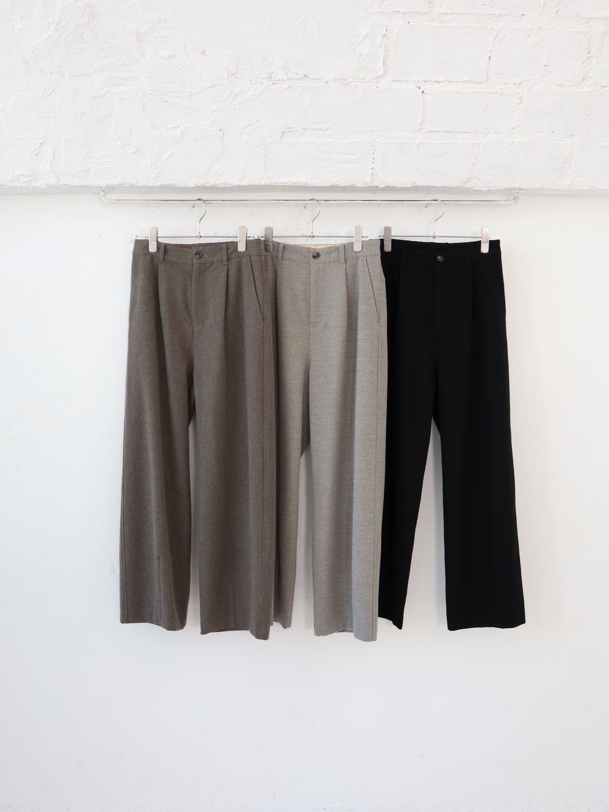 YARRA NEU 裾ダーツ微起毛パンツ NU-5655-440