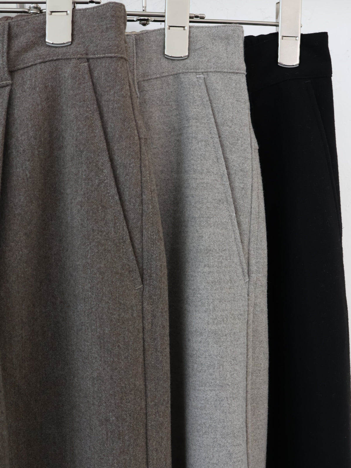 YARRA NEU 裾ダーツ微起毛パンツ NU-5655-440
