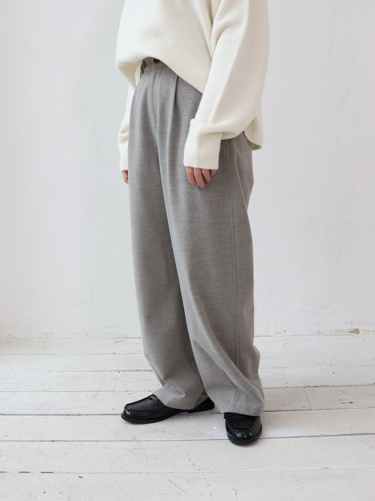 YARRA NEU 裾ダーツ微起毛パンツ NU-5655-440