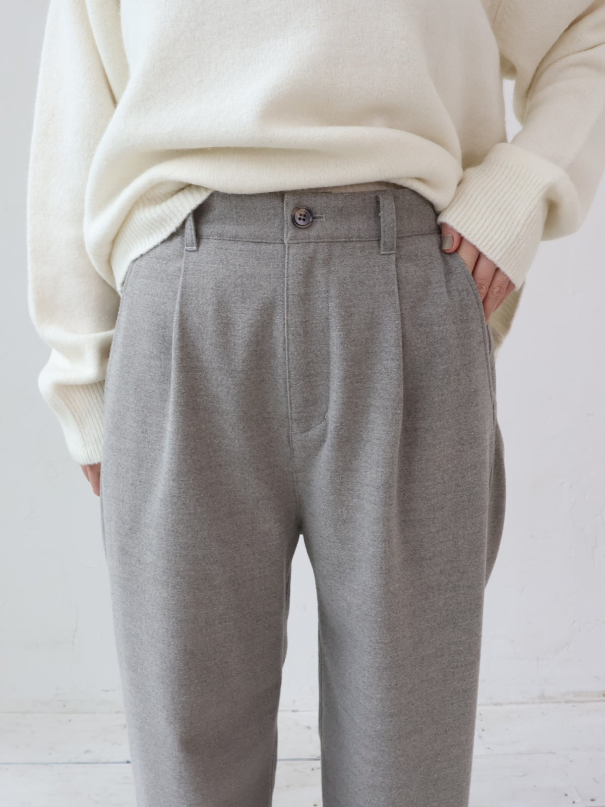 YARRA NEU 裾ダーツ微起毛パンツ NU-5655-440