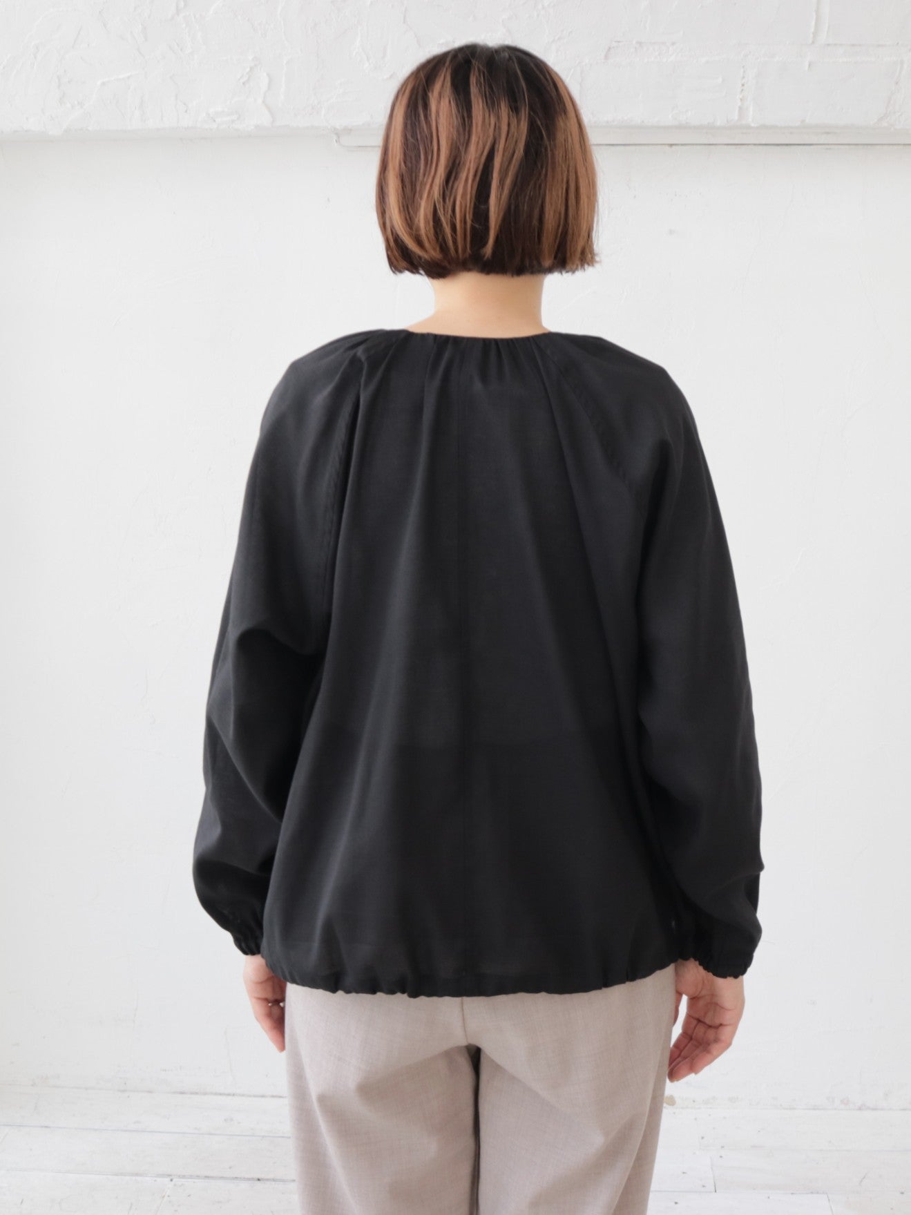 YARRA NEU シアーノーカラーギャザーブルゾン NU-5617-426