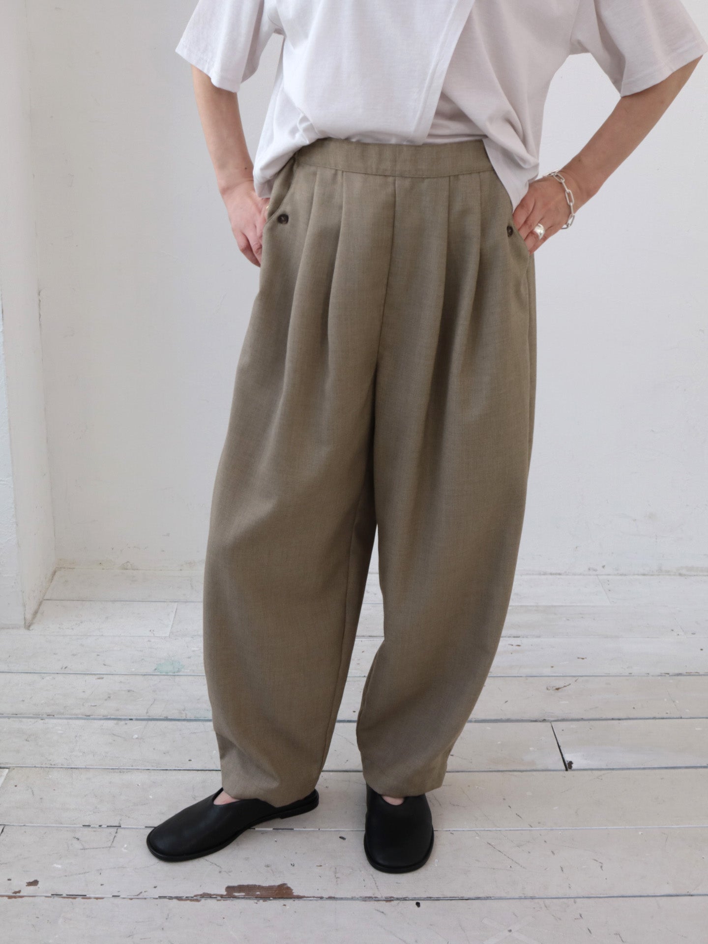 doux bleu T/R ワイドタックパンツ DB-2525-047