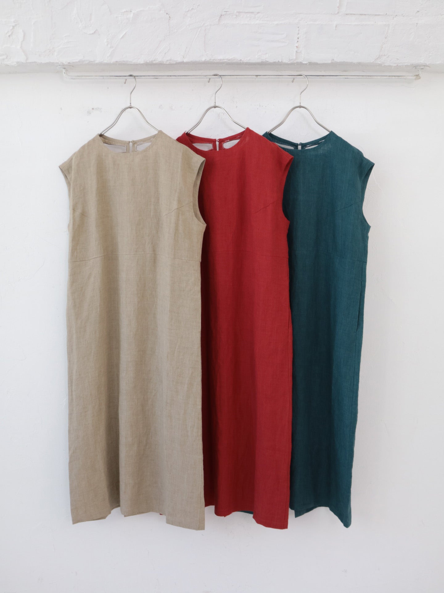 YARRA NEU バックシャンリネンノースリワンピース NU-5524-439