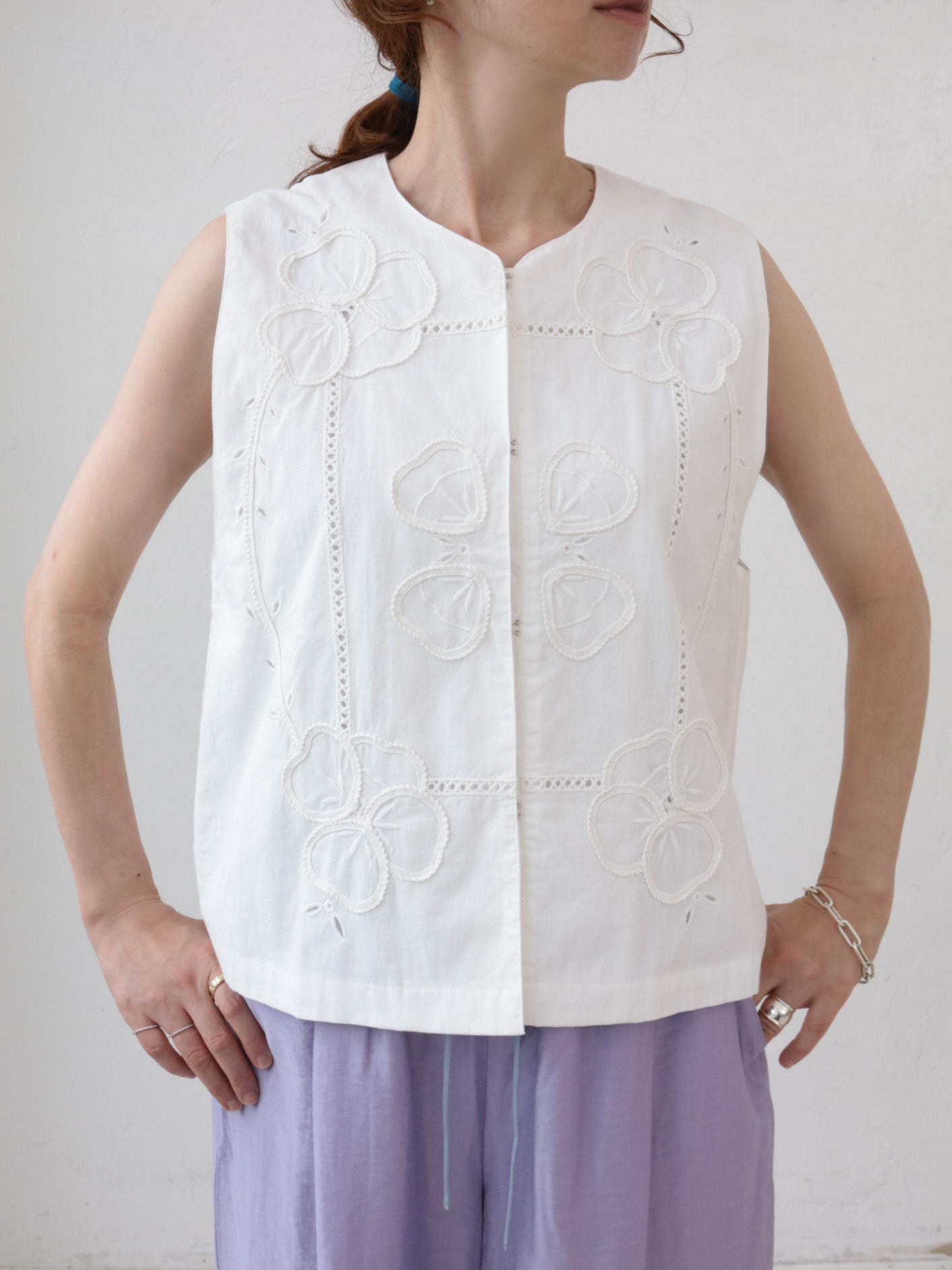doux bleu カットワーク刺繍ベスト DB-2618-020