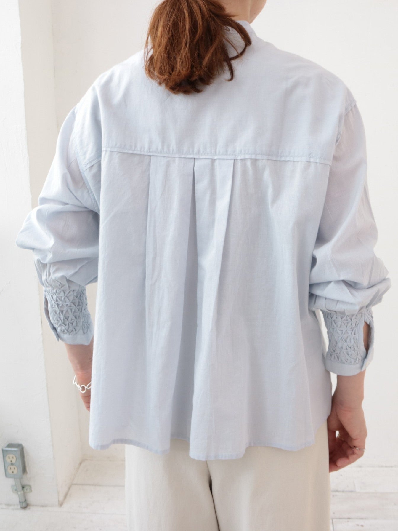 doux bleu ハンドスモッキング刺繍シャツ DB-2613-024