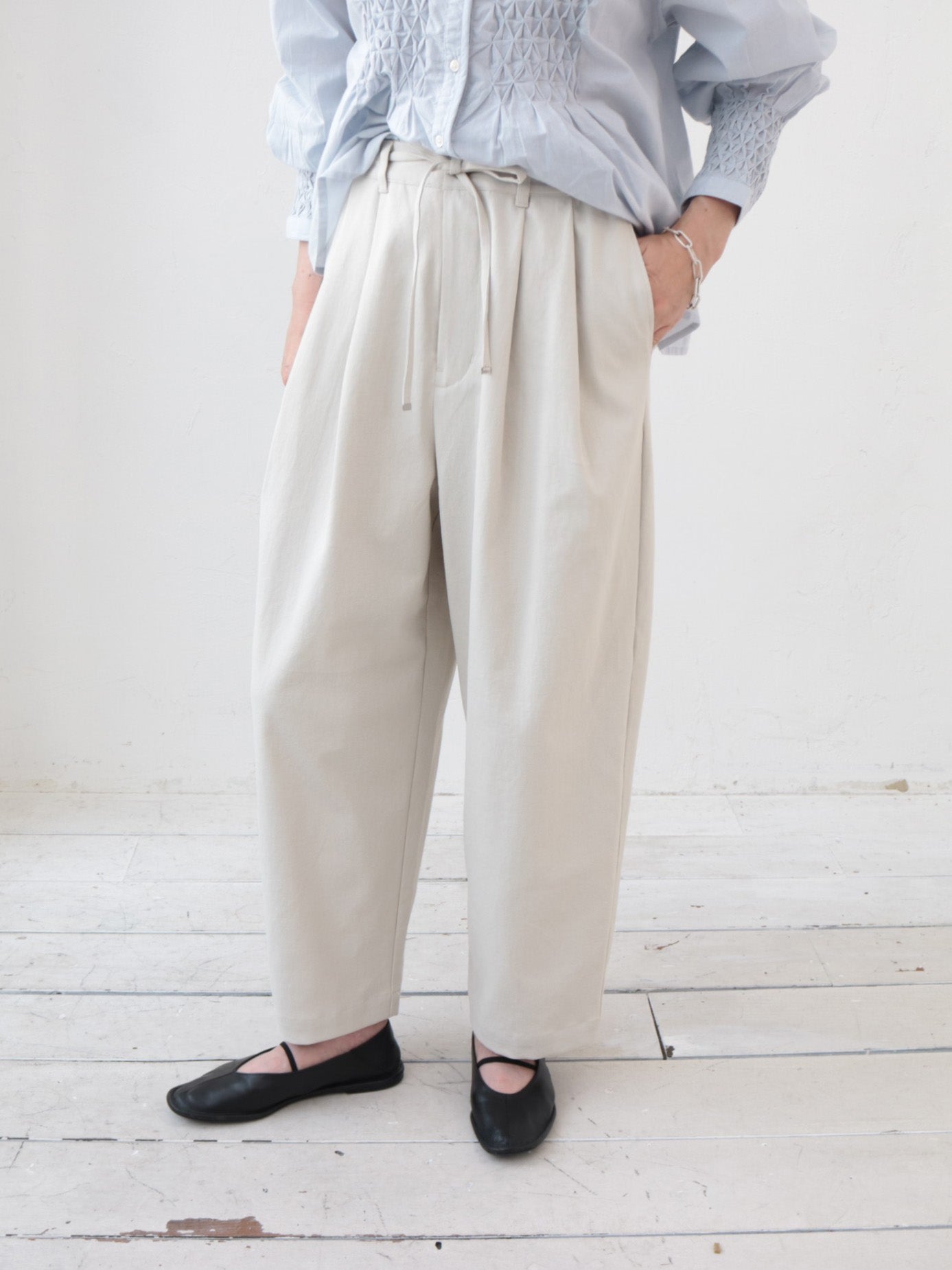 doux bleu ドライオックス タックテーパードパンツ DB-2615-031