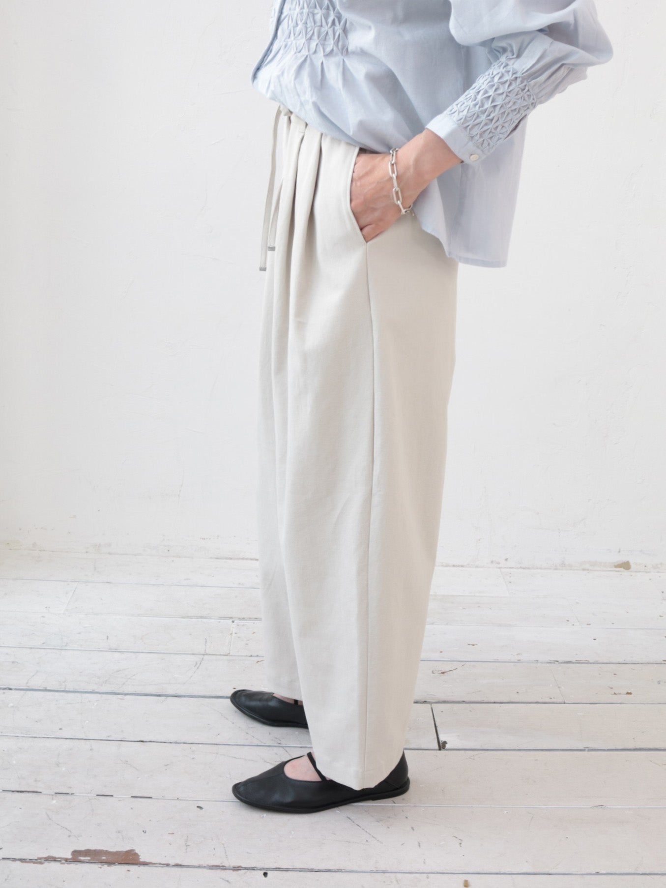 doux bleu ドライオックス タックテーパードパンツ DB-2615-031