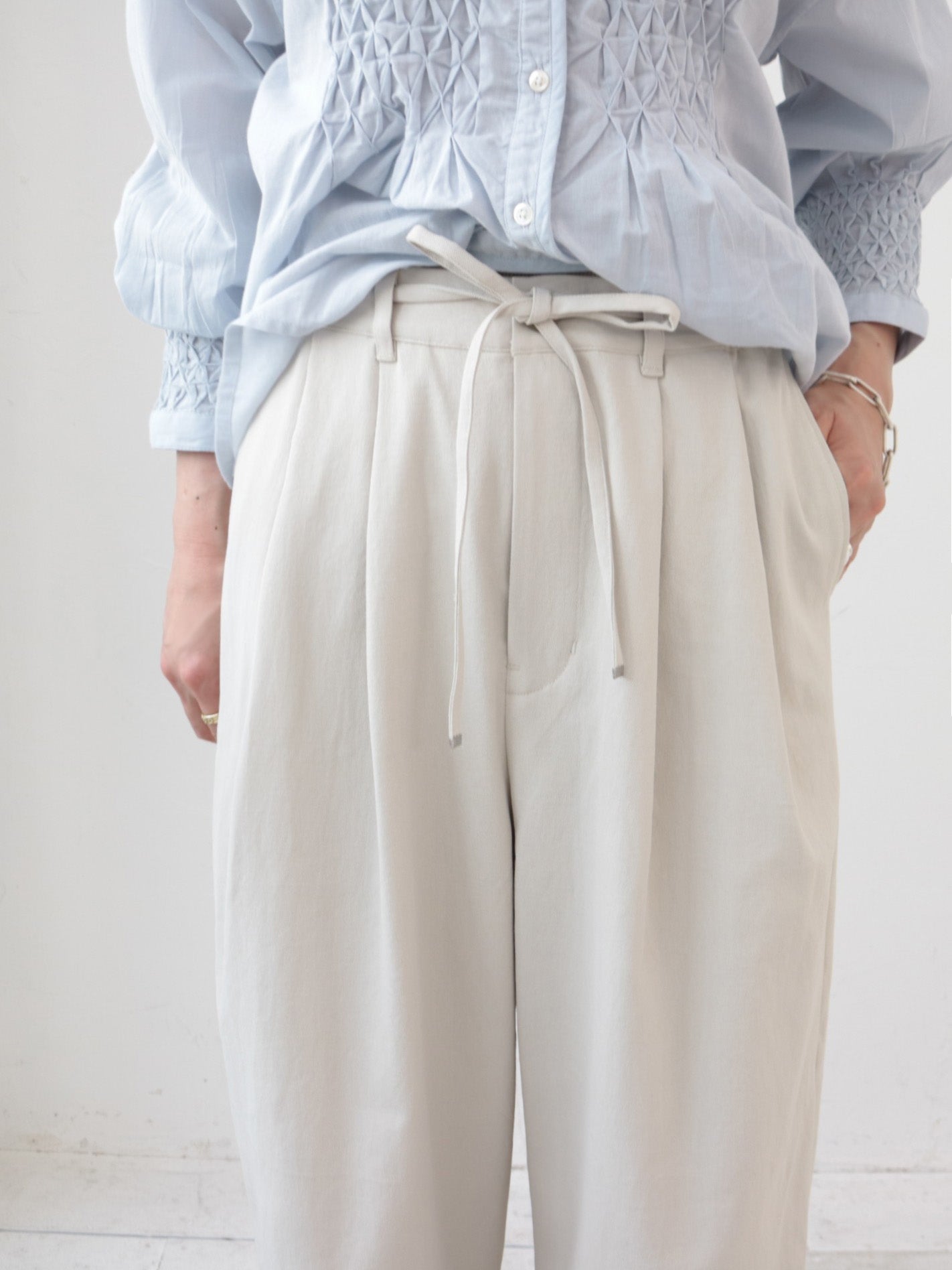 doux bleu ドライオックス タックテーパードパンツ DB-2615-031